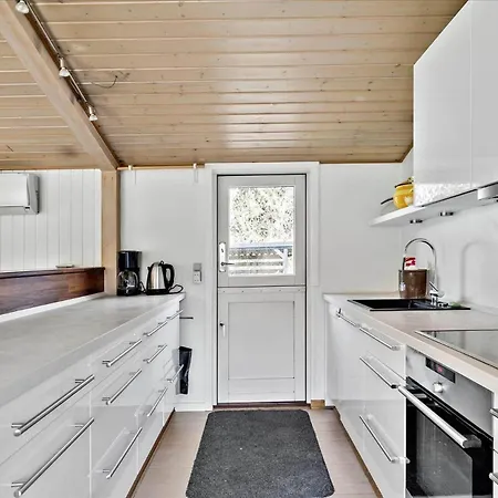 12261-nykobing-sj-marstien-2 * Tjørneholm